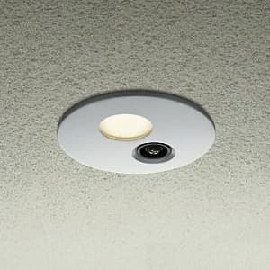 LEDダウンライト 高気密SGI形 屋外用 防滴形 人感センサー付 連動マルチタイプ 白熱灯60W相当 非調光タイプ 8W 電球色タイプ シルバー