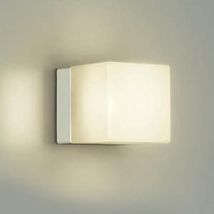 LED浴室灯 電球色 非調光タイプ E17口金 白熱灯60Wタイプ 防湿形 天井・壁付兼用 ランプ付